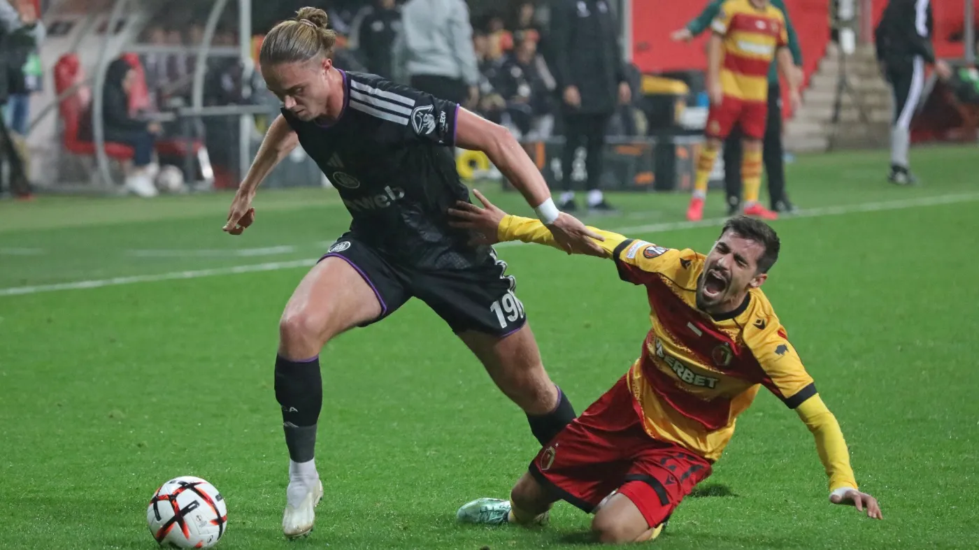 Jagiellonia sama sobie strzeliła gola. Katastrofa na oczach prezydenta Nawrockiego