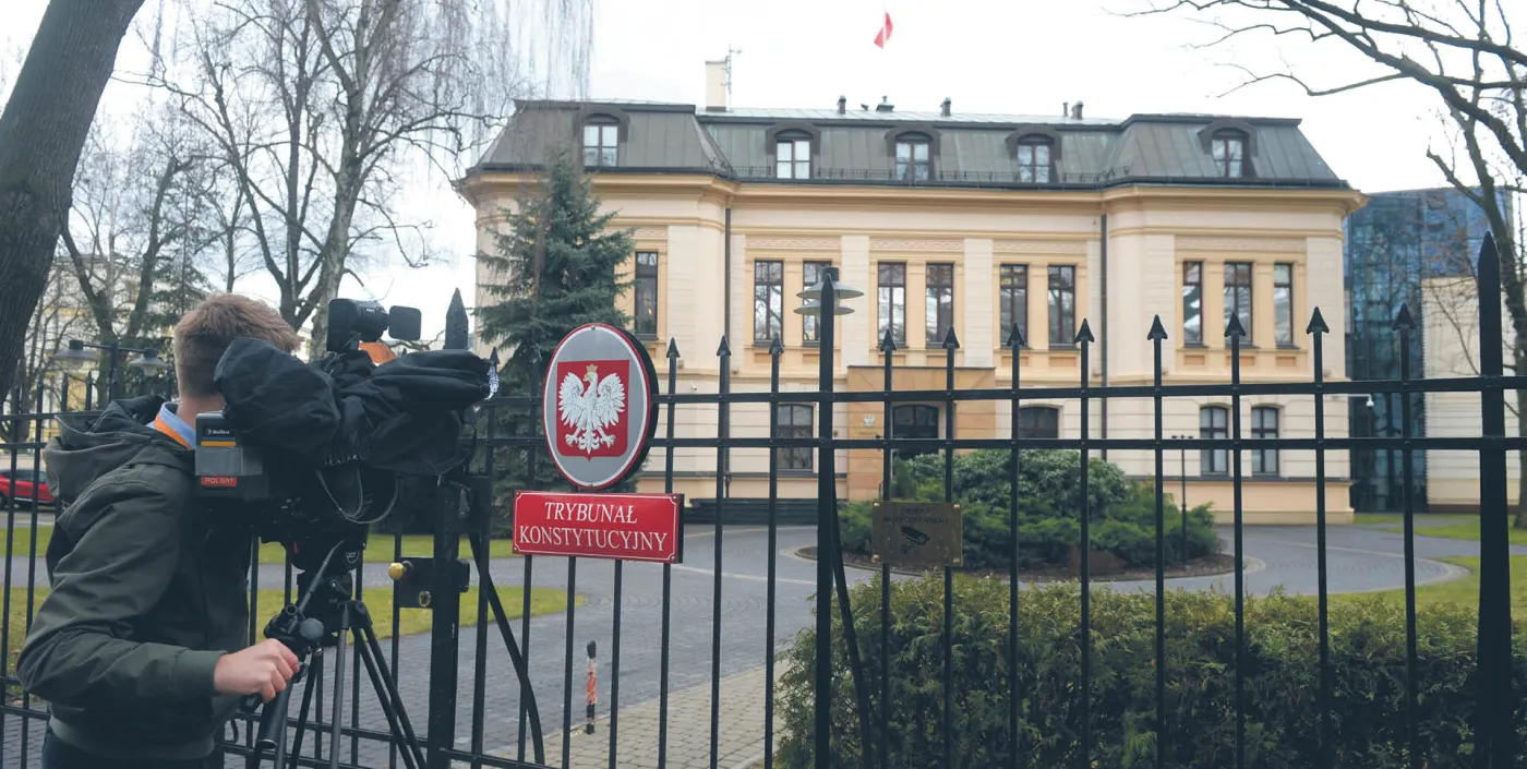 Trybunał składa się z 15 sędziów, wybieranych indywidualnie przez Sejm na dziewięć lat