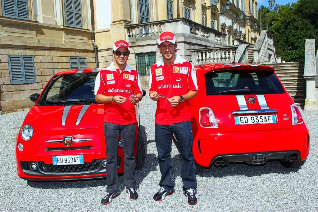 medium_2_100909_ab_abarth695tributoferrari_01_1541772.jpg