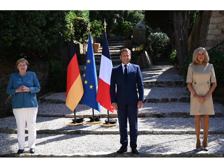 brigitte-macron-emmanuel-macron-angela-merkel-28170046.jpg