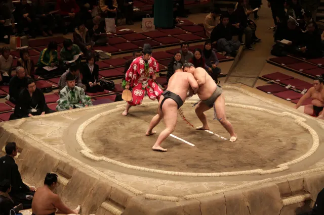 Japońscy zapaśnicy sumo zakażeni koronawirusem. Trafili do szpitala