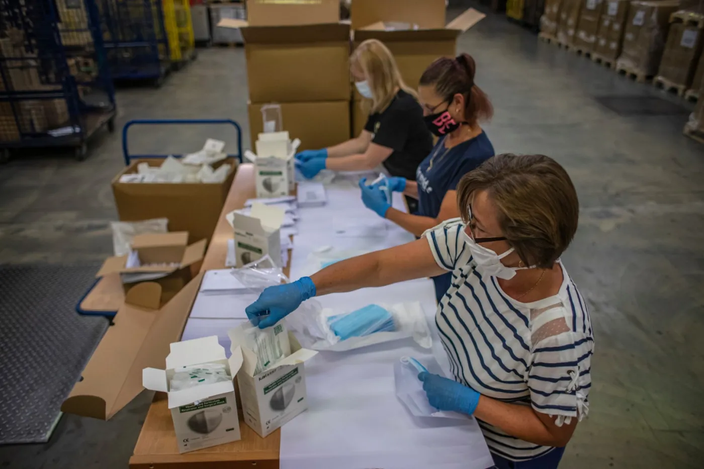 Przesyłki z maseczkami dla emeytów w Czechach