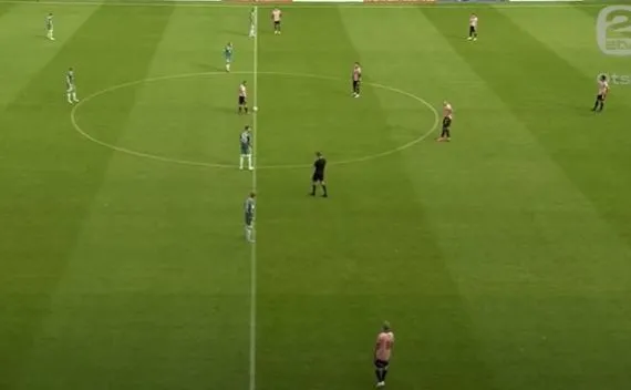 Piłkarz zdjęty z boiska w 13. sekundzie meczu