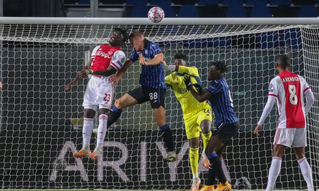 Koronawirus przetrzebił szeregi Ajaksu przed meczem Ligi Mistrzów