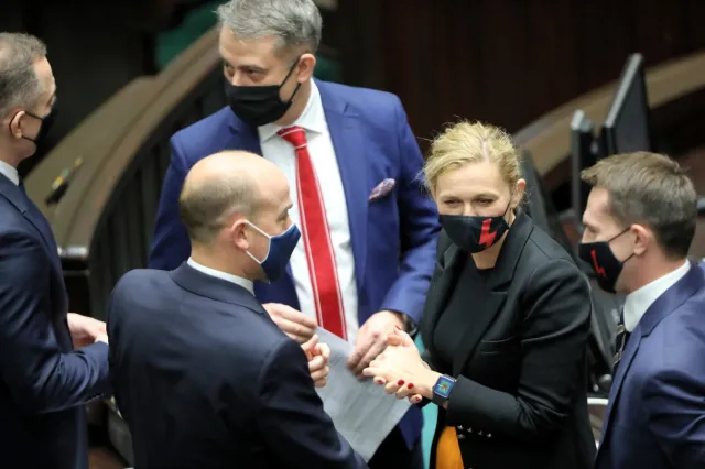 Lewica dołącza do wniosku PO o odwołanie Kaczyńskiego. "On jest chory z nienawiści" [WIDEO]