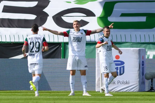Udana pogoń Śląska. Exposito wybił Warcie puchary z głowy [WIDEO]