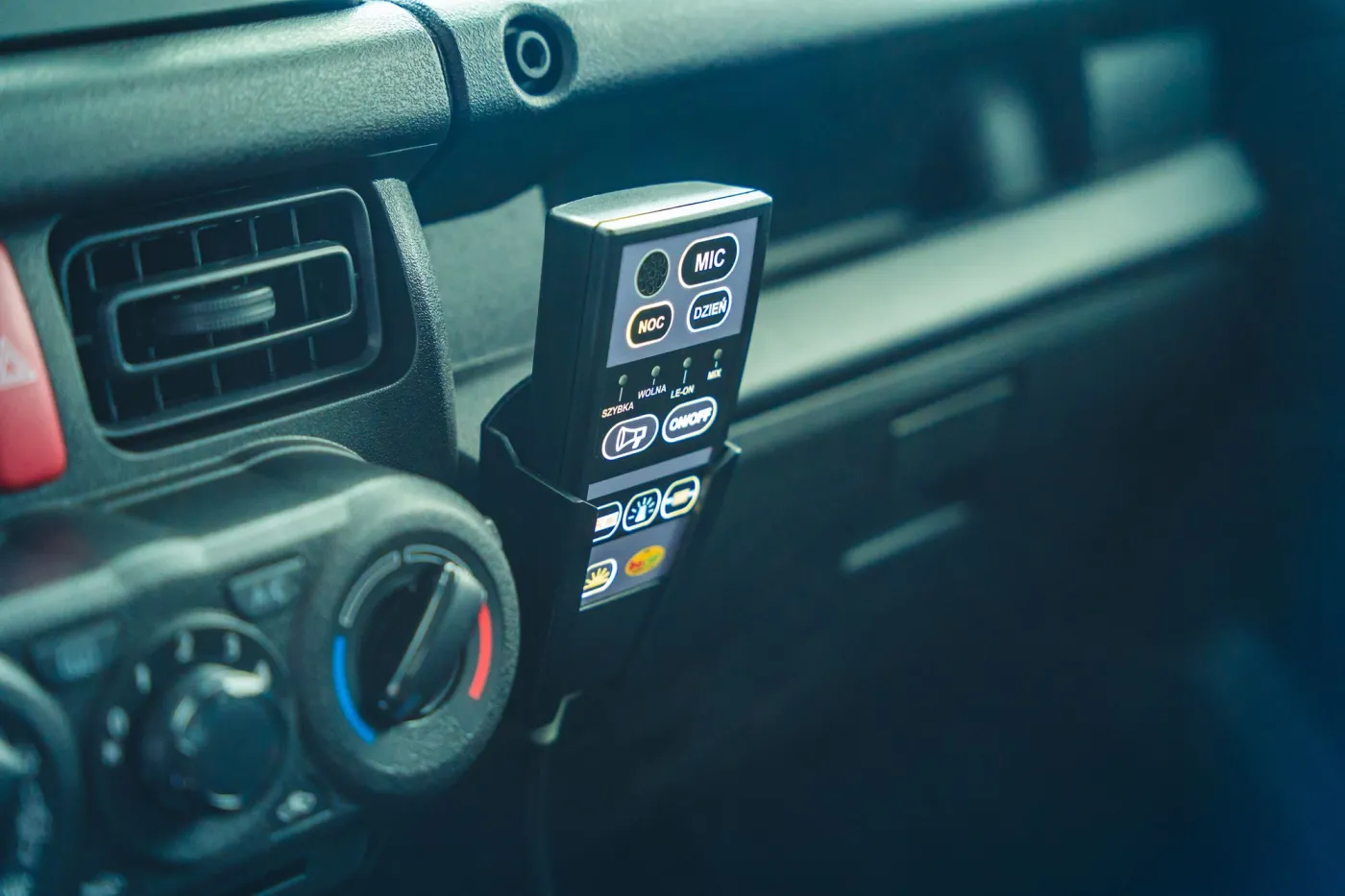 suzuki-jimny-n1-jako-samochod-strazy-pozarnej-37145982.jpg