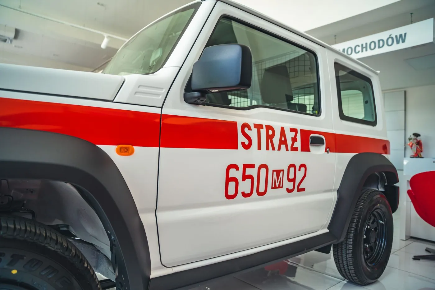 suzuki-jimny-n1-jako-samochod-strazy-pozarnej-37145987.jpg