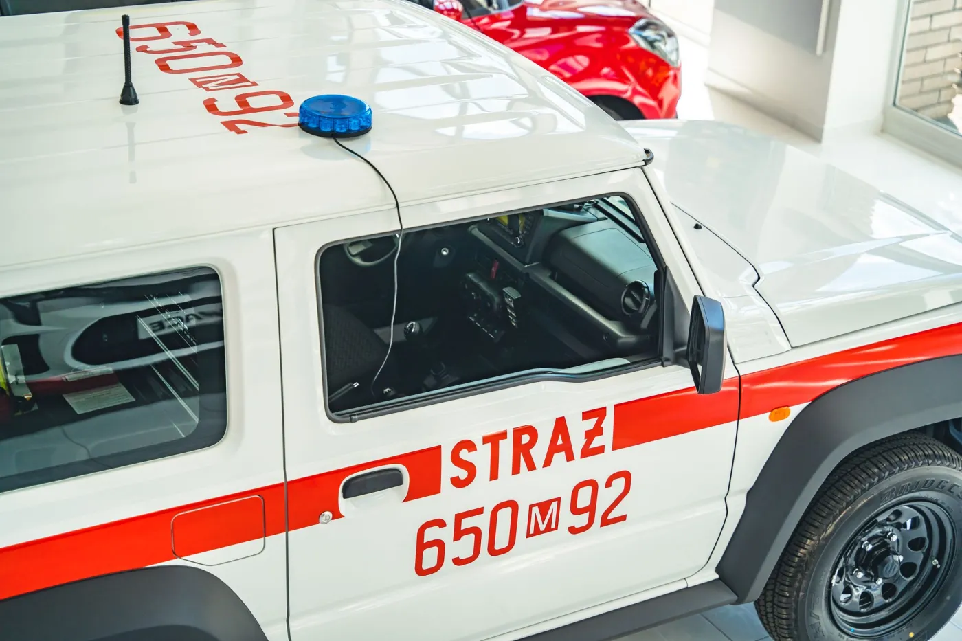 suzuki-jimny-n1-jako-samochod-strazy-pozarnej-37146044.jpg