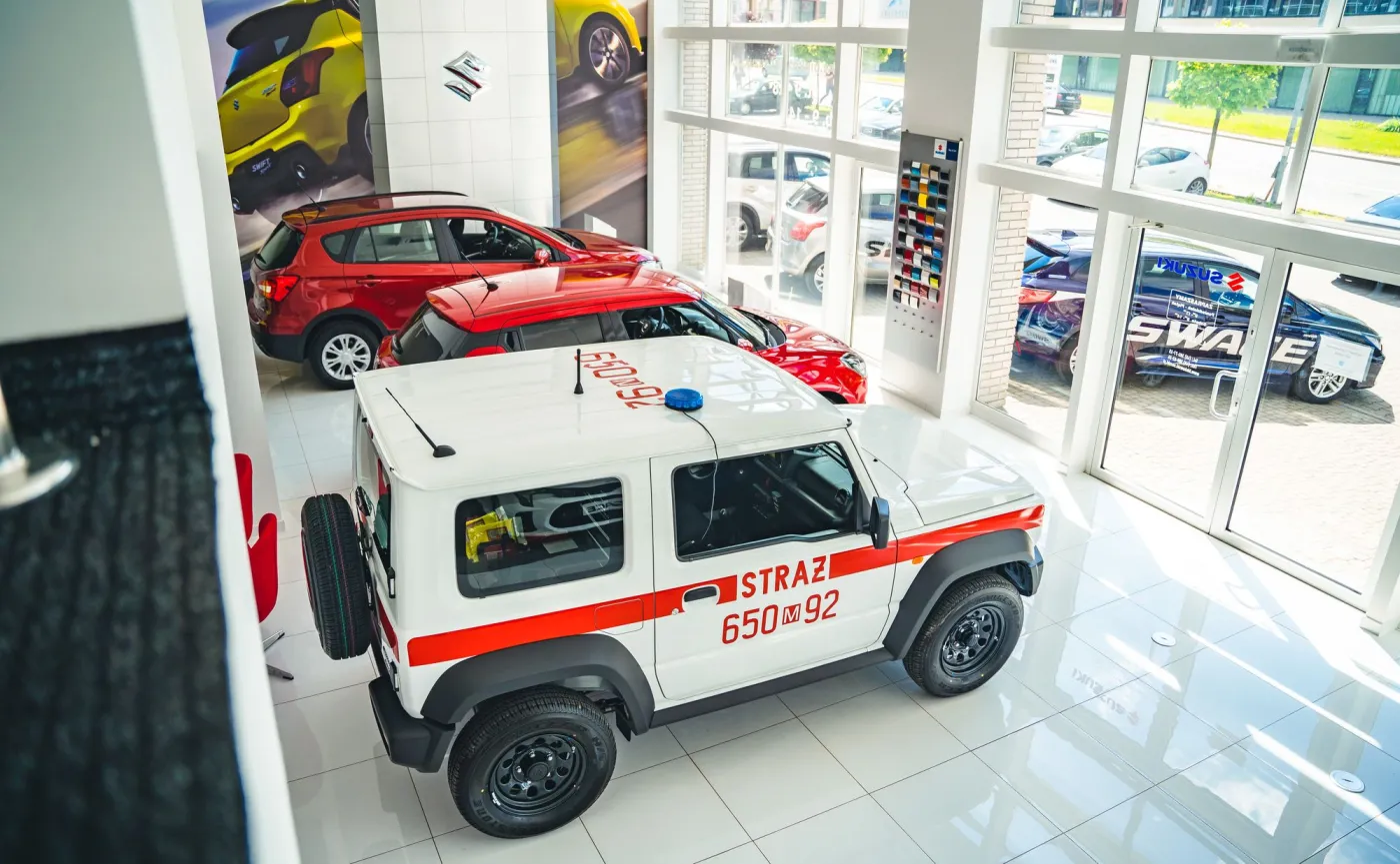suzuki-jimny-n1-jako-samochod-strazy-pozarnej-37146074.jpg