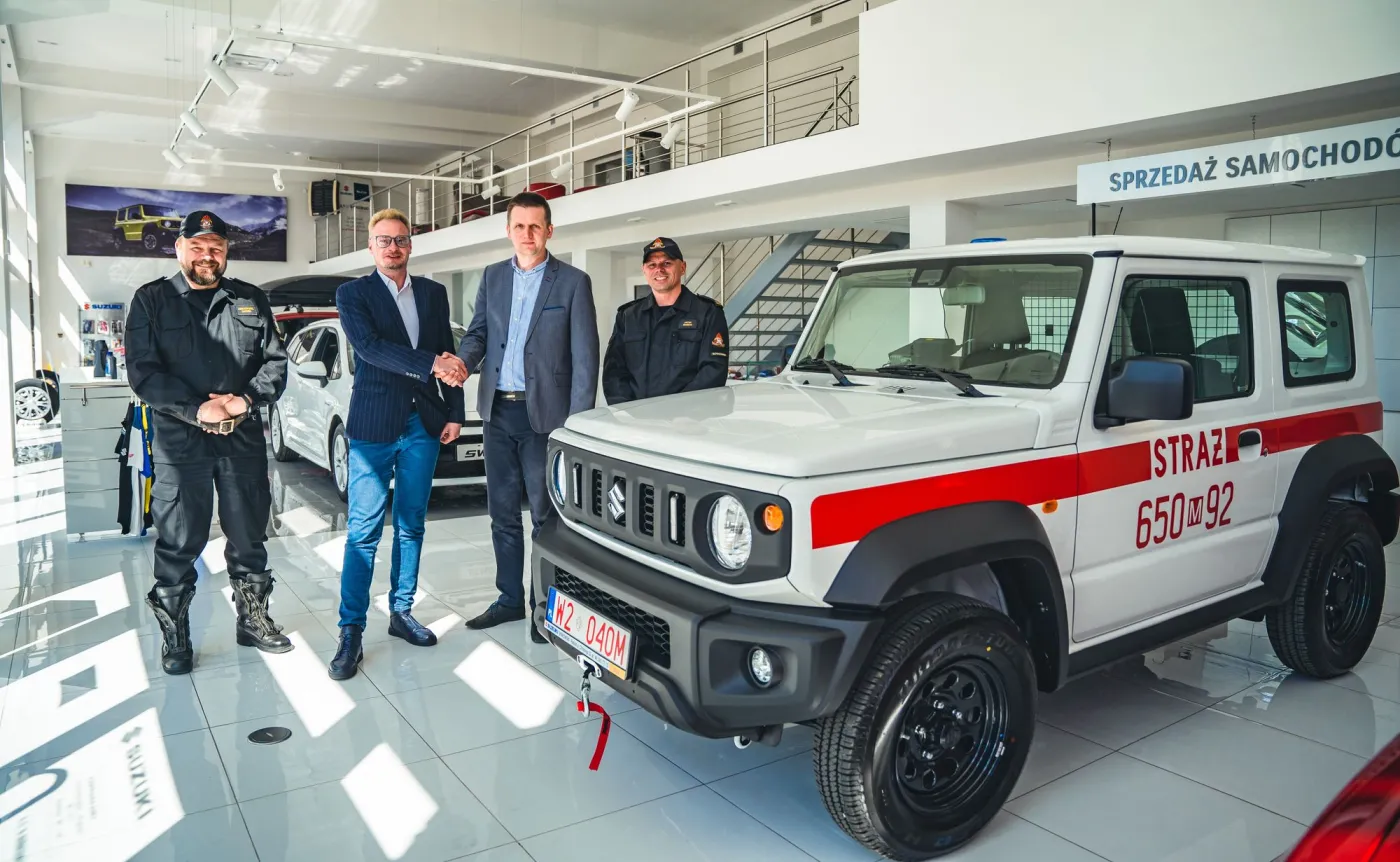 suzuki-jimny-n1-jako-samochod-strazy-pozarnej-37146089.jpg