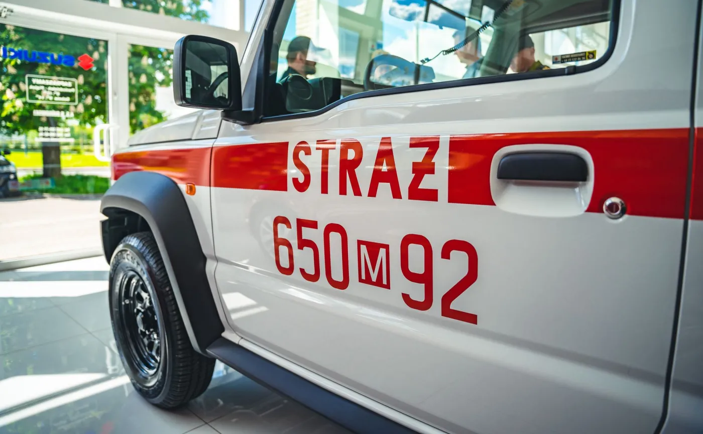 suzuki-jimny-n1-jako-samochod-strazy-pozarnej-37146024.jpg