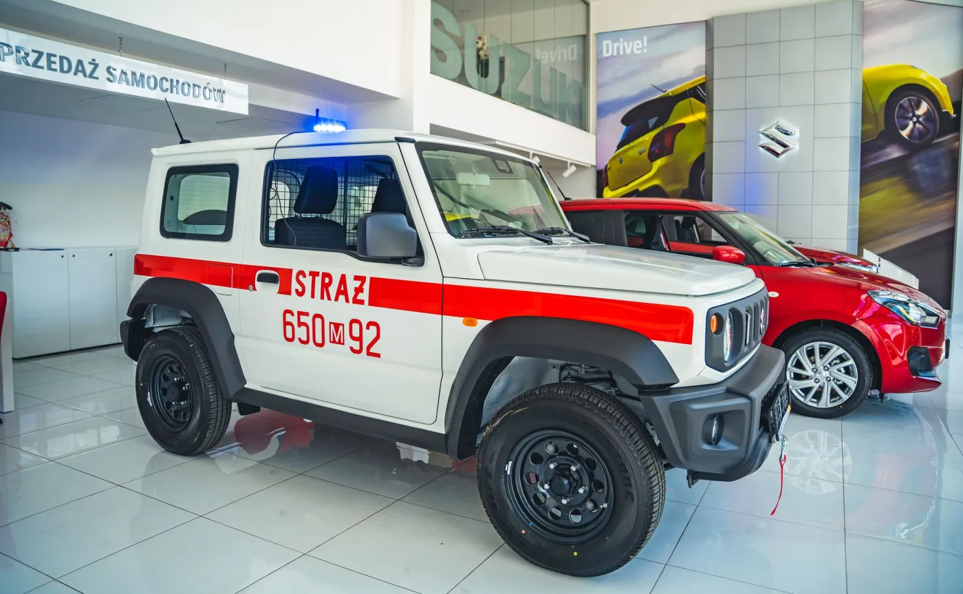 suzuki-jimny-n1-jako-samochod-strazy-pozarnej-37146039.jpg