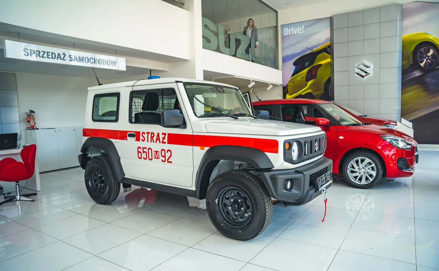 suzuki-jimny-n1-jako-samochod-strazy-pozarnej-37146134.jpg