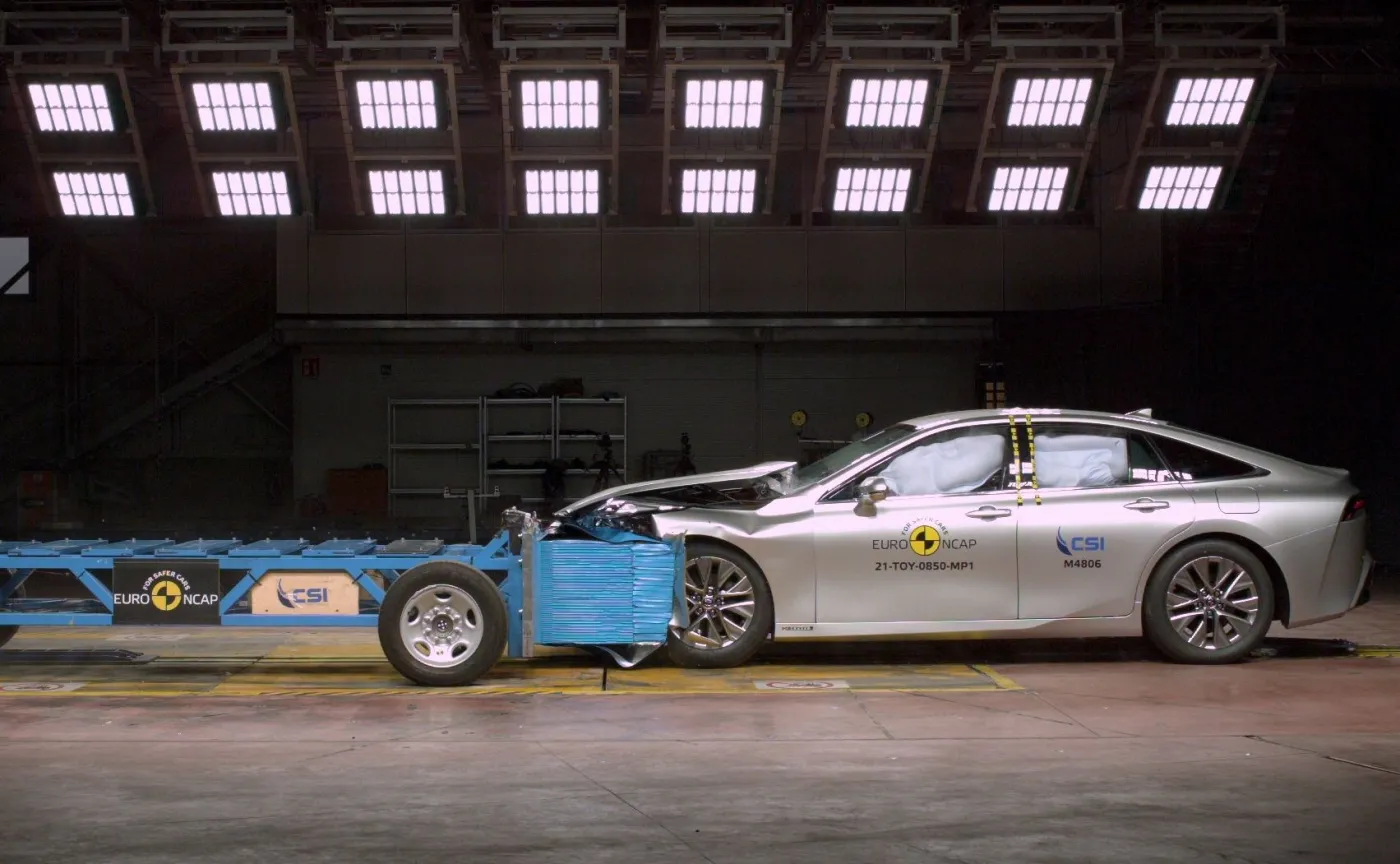 toyota-mirai-ii-i-test-zderzeniowy-euro-ncap-37235962.jpeg