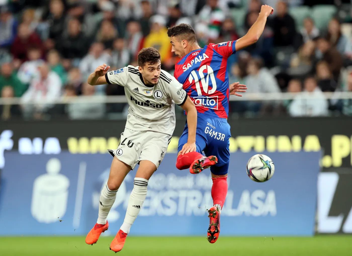 Legia nie wykorzystała potknięcia lidera. Triumf Rakowa na Łazienkowskiej [WIDEO]