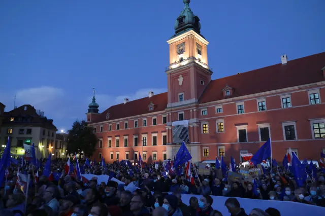 Tusk: Partia rządząca już bez "owijania w bawełnę" podjęła decyzję o wyprowadzeniu Polski z UE