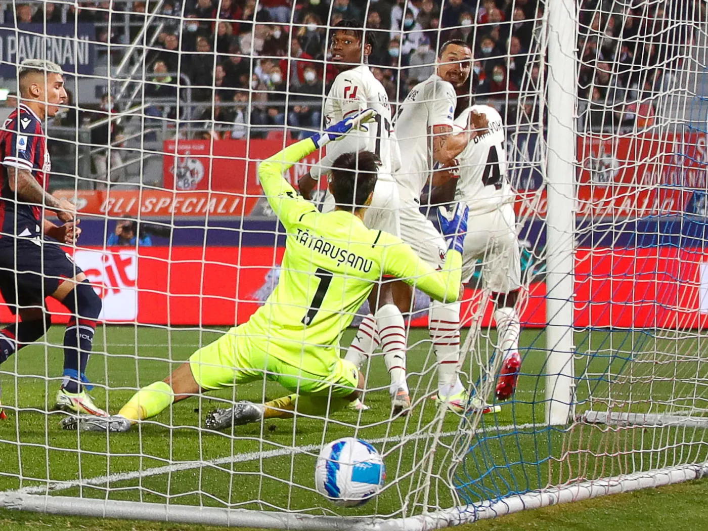 Zlatan Ibrahimovic pokonał Łukasz Skorupskiego