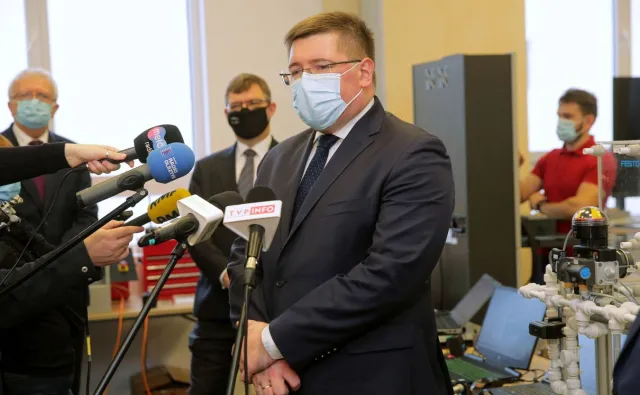 Kiedy koniec nauki zdalnej i powrót do szkół? Rzymkowski podał DATĘ