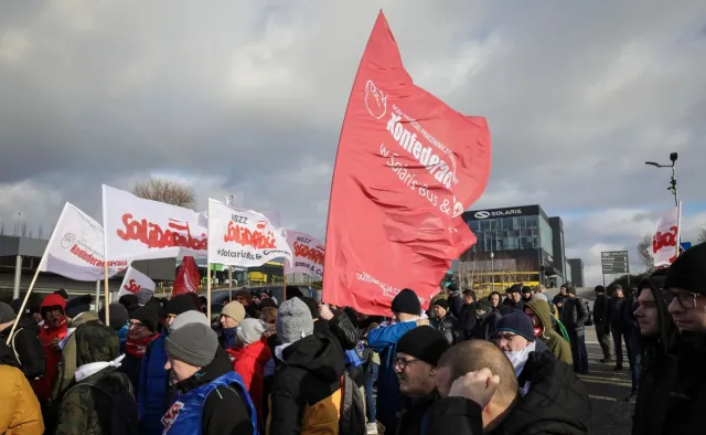 Solidarność wspiera strajkujących. "Pod firmą Solaris jest dziś cała Polska pracownicza"