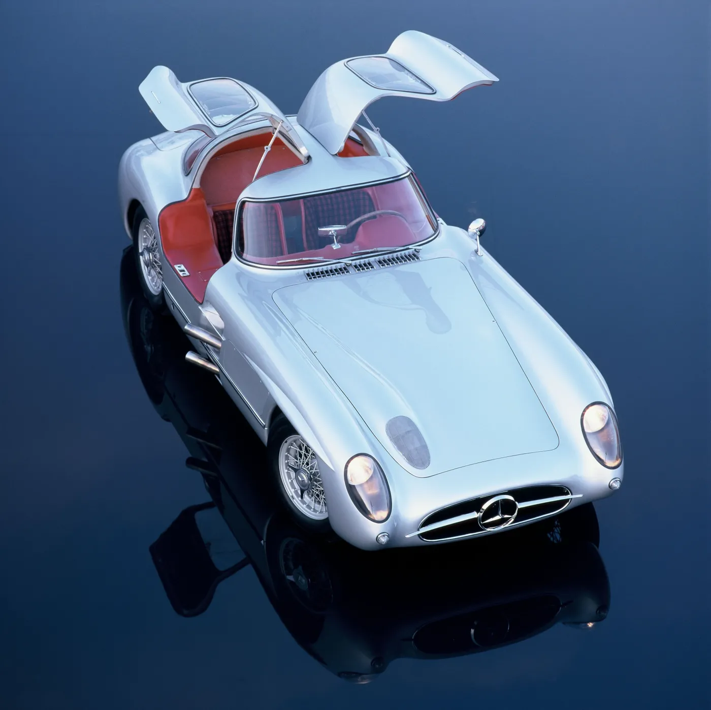 mercedes-300-slr-uhlenhaut-coupe-z-1955-roku-37461355.jpg