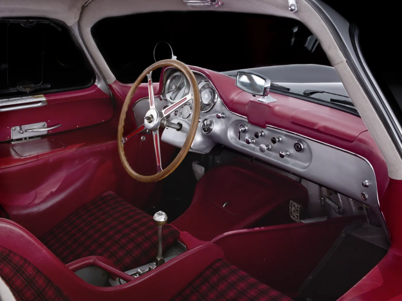 mercedes-300-slr-uhlenhaut-coupe-z-1955-roku-37461365.jpg