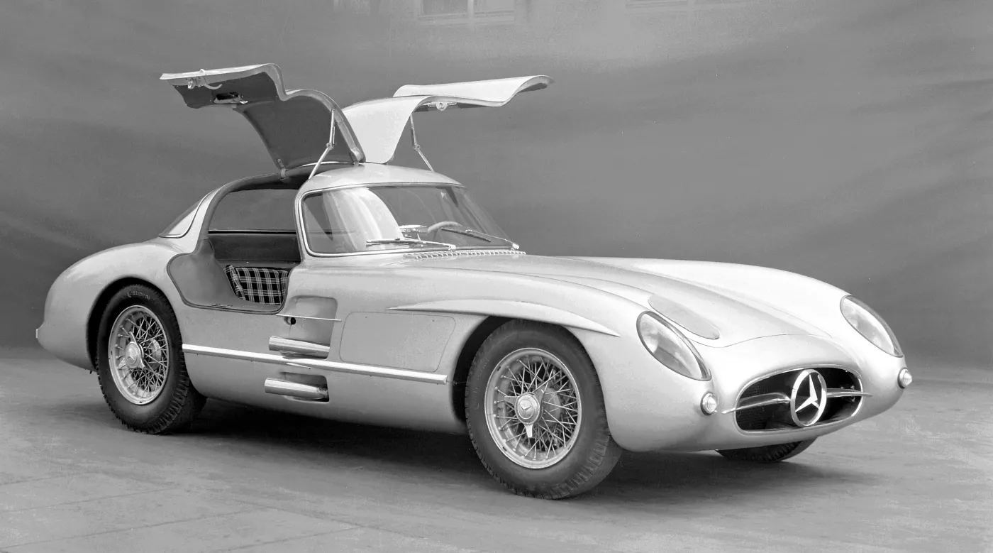 mercedes-300-slr-uhlenhaut-coupe-z-1955-roku-37461360.jpg