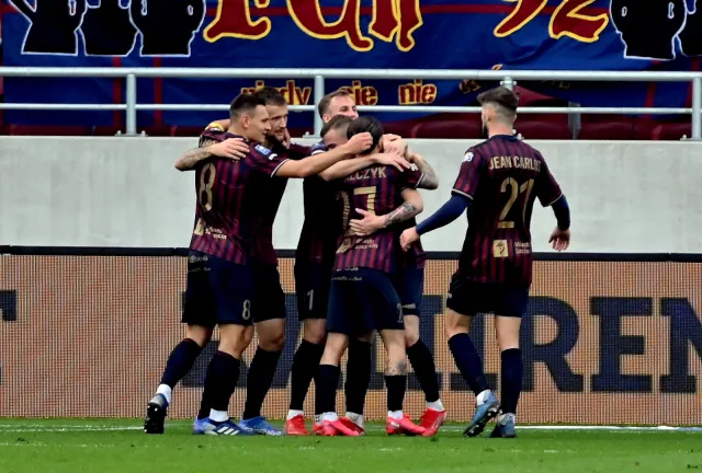 Wraca piłkarska ekstraklasa. Czołowa trójka zagra z dołem tabeli