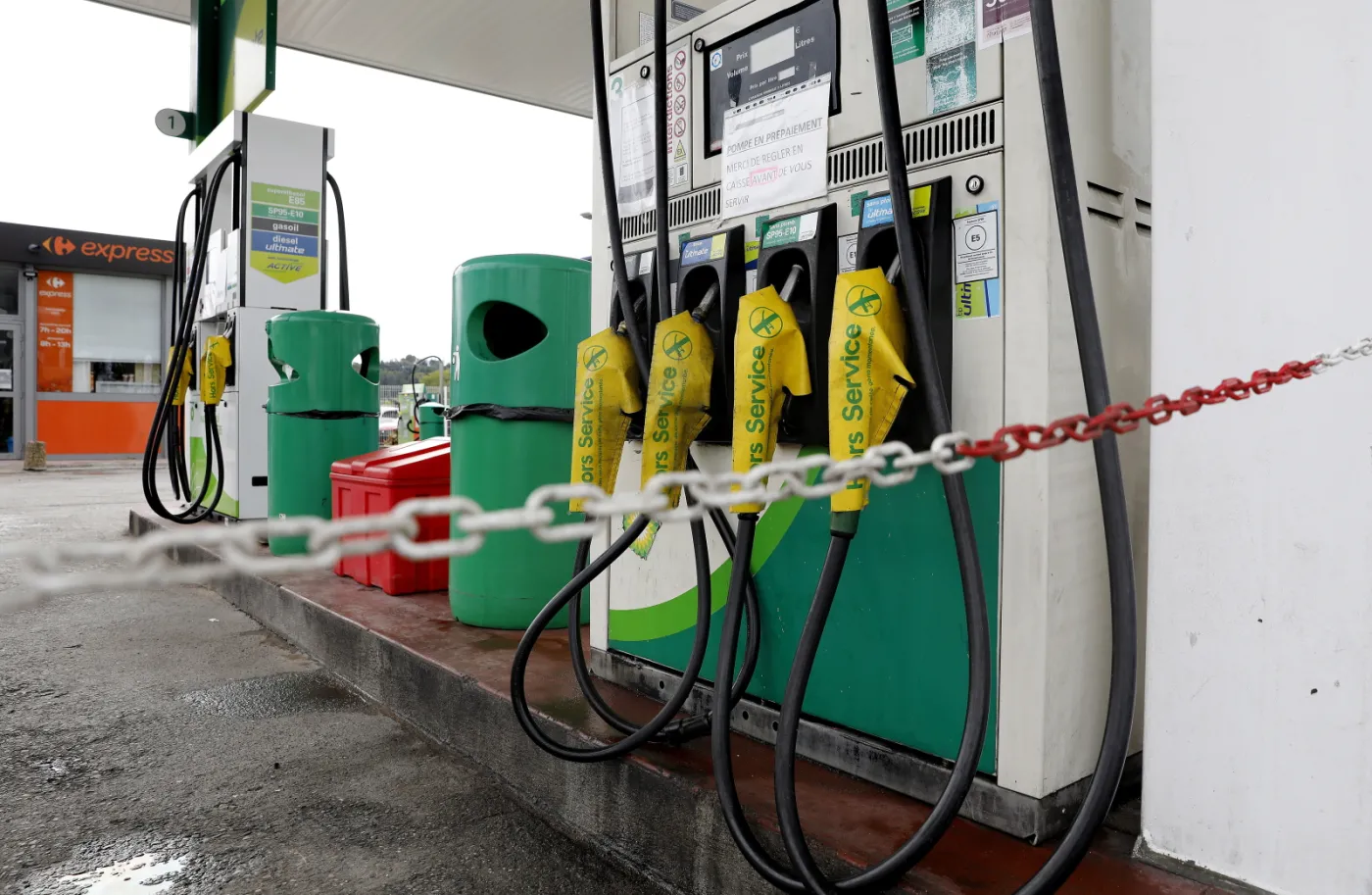 Na stacjach we Francji paliwa nie ma. Na czarnym rynku litr kosztuje 3,50 euro