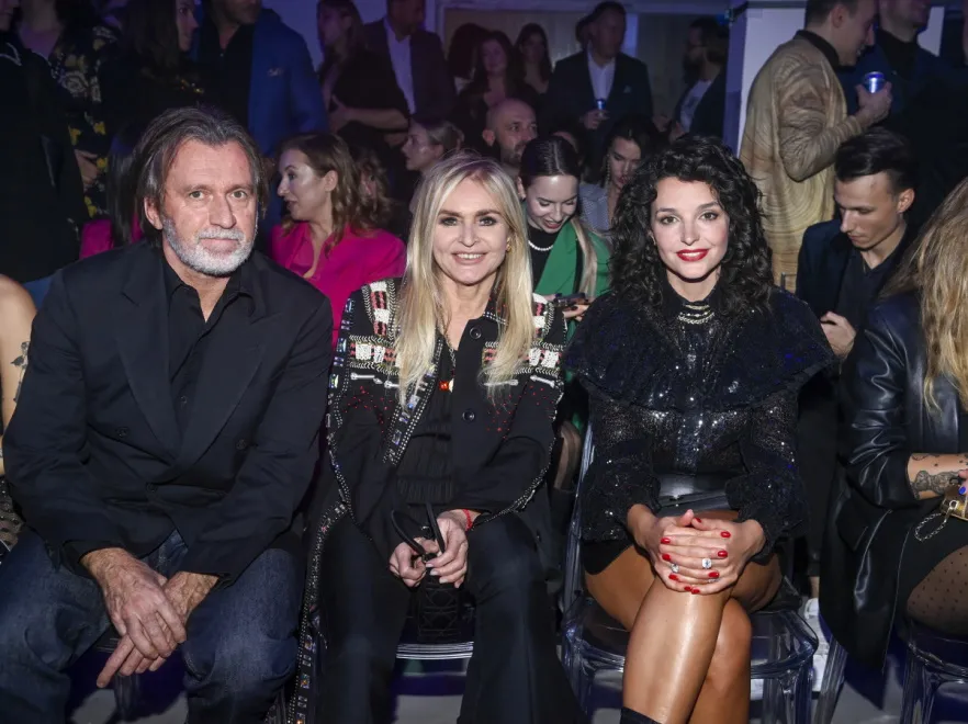 Trzeba to zobaczyć od góry do samego dołu: Monika Olejnik w niesamowicie odmładzającej stylizacji. FOTO