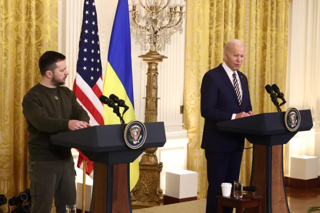 Spotkanie Biden-Zełenski. Konkrety, wyrazy podziwu... i ostrzeżenia przed "trzecią wojną światową"