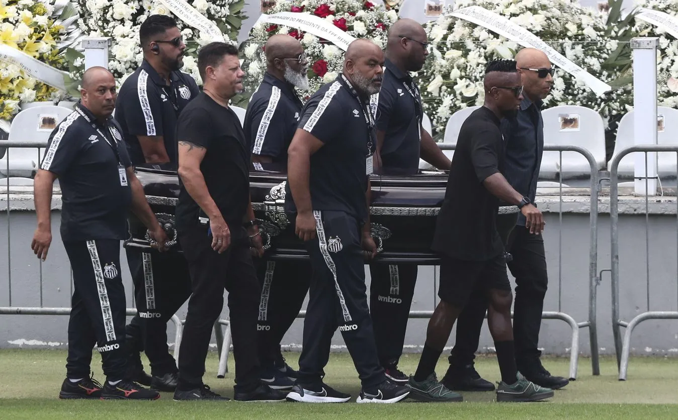 Na stadionie Santos FC rozpoczęło się czuwanie przy trumnie Pelego