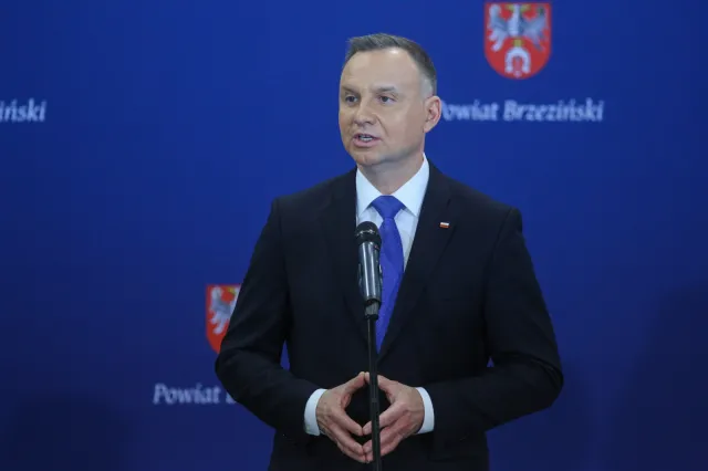 Prezydent przemawiał w Brzezinach. "Potrzebujemy wielkich lotnisk i centrów komunikacyjnych"