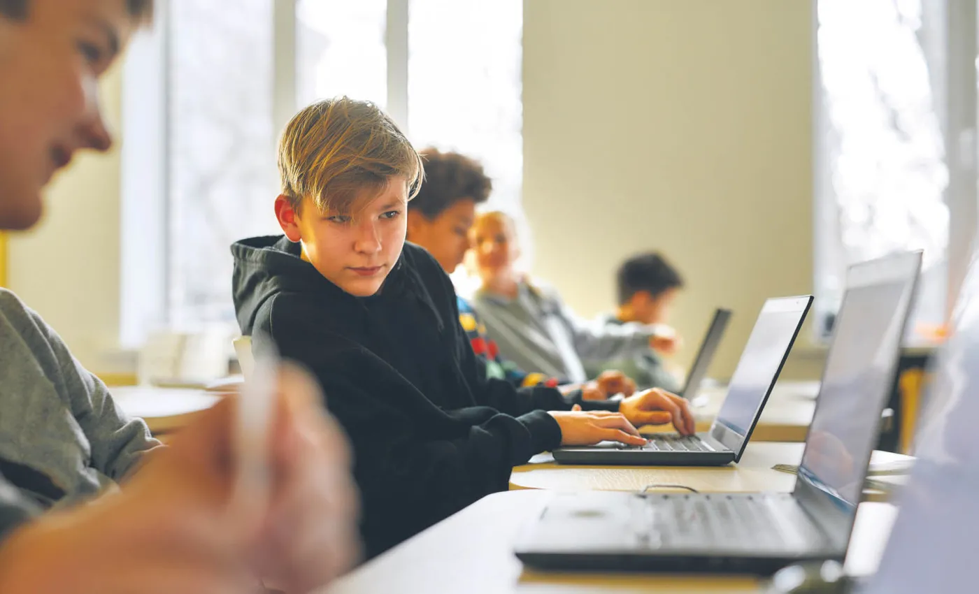 Zażarta walka o laptopy dla uczniów