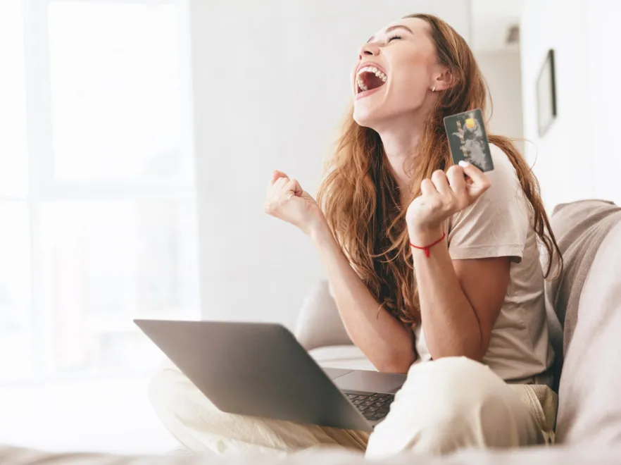 Ile muszą mieć na koncie Polacy, żeby czuli się szczęśliwi? Zbadano to!