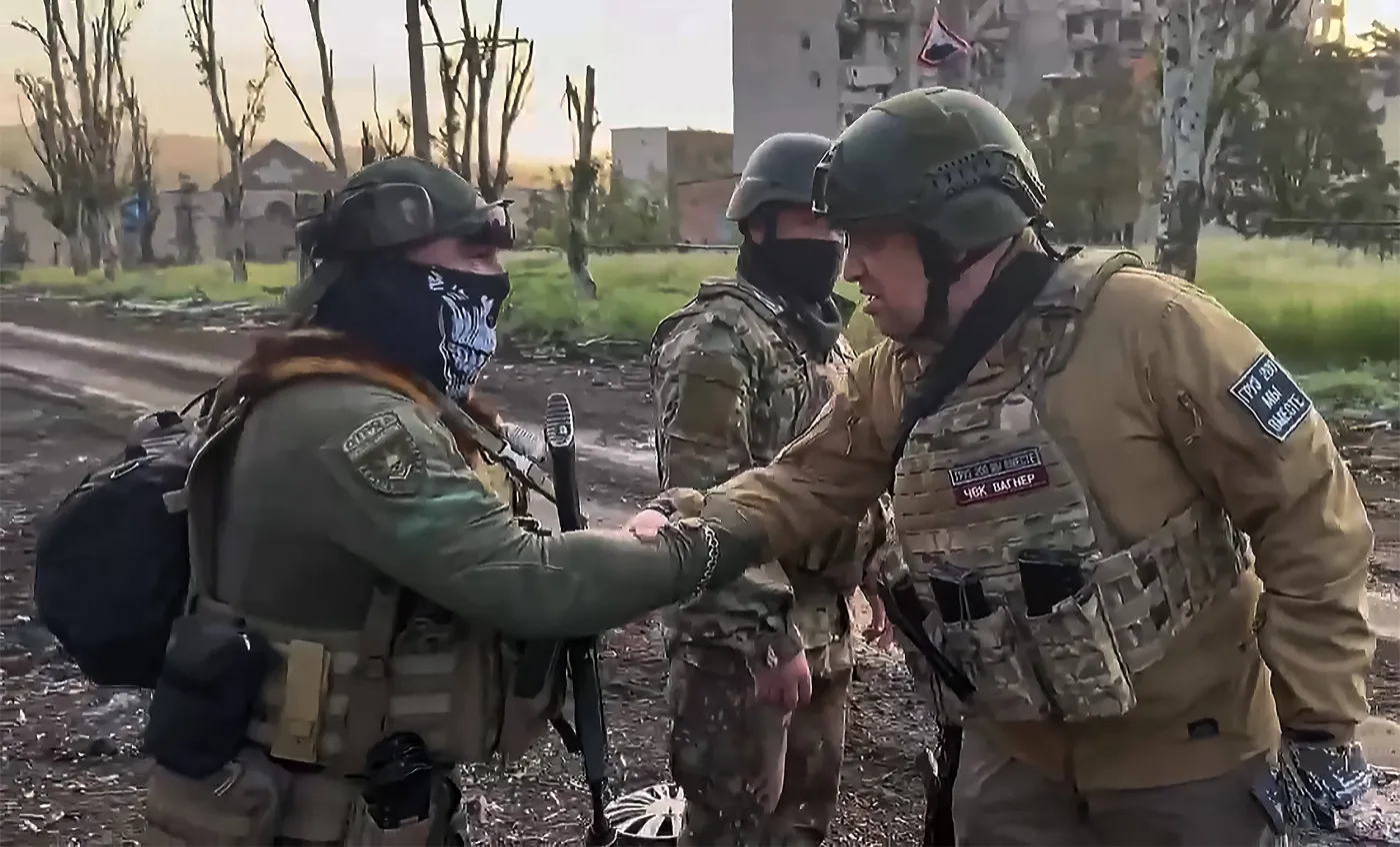 Jewgienij Prigożyn w towarzystwie wagnerowców