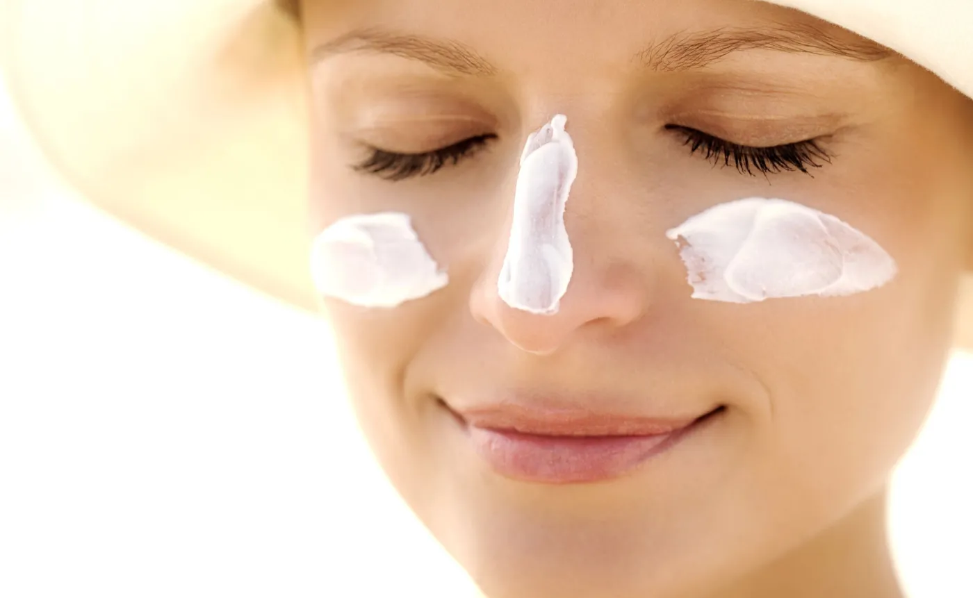 Osoby po COVID-19 i zaszczepione muszą ostrożnie korzystać ze słońca