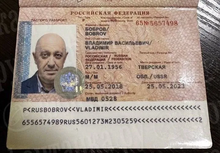 Paszport pana Władimira Bobrowa, niezwykle podobnego do Jewgienija Prigożyna. Przypadek? 