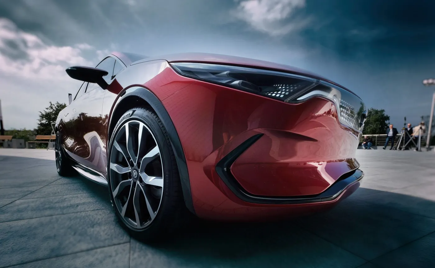 Izera na platformie Geely. Sensacyjna umowa z Chińczykami