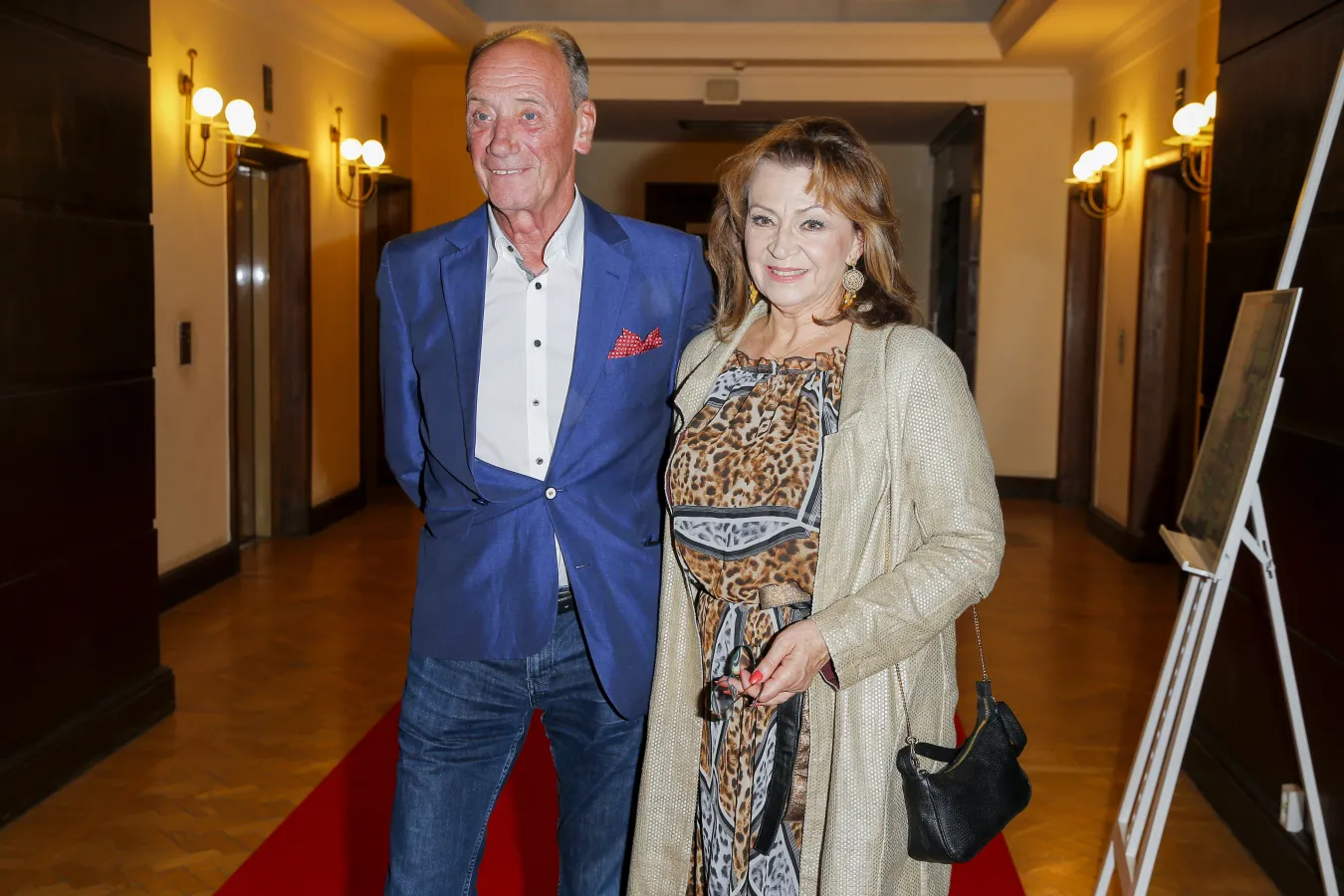 Taki widok to rzadkość. Dariusz Szpakowski z żoną na salonach. To znana AKTORKA [FOTO]