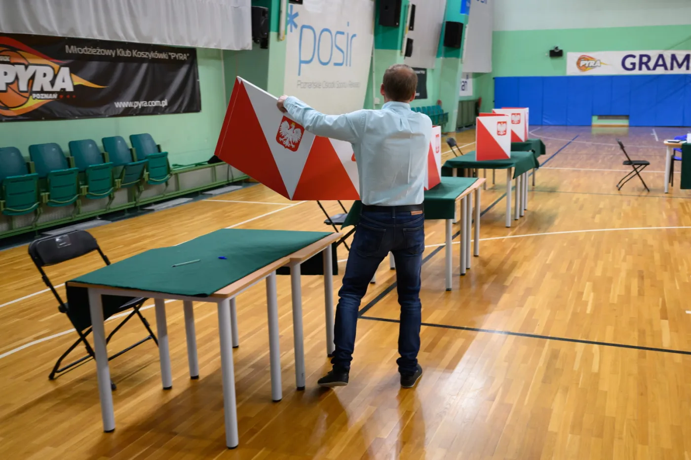 173 przestępstwa, 312 wykroczeń. Członek PKW: Dzień wyborów przebiegł spokojnie