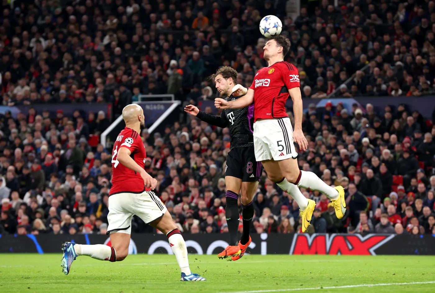 Liga Mistrzów. Grabara i Zieliński grają dalej. Manchester United pobił niechlubny rekord [WIDEO]