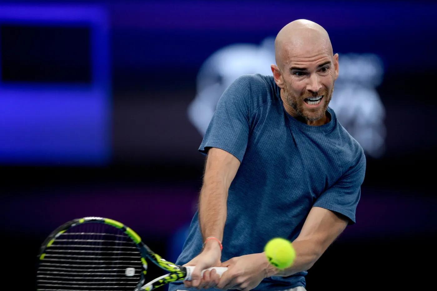 Adrian Mannarino uderzył się rakietą w czoło