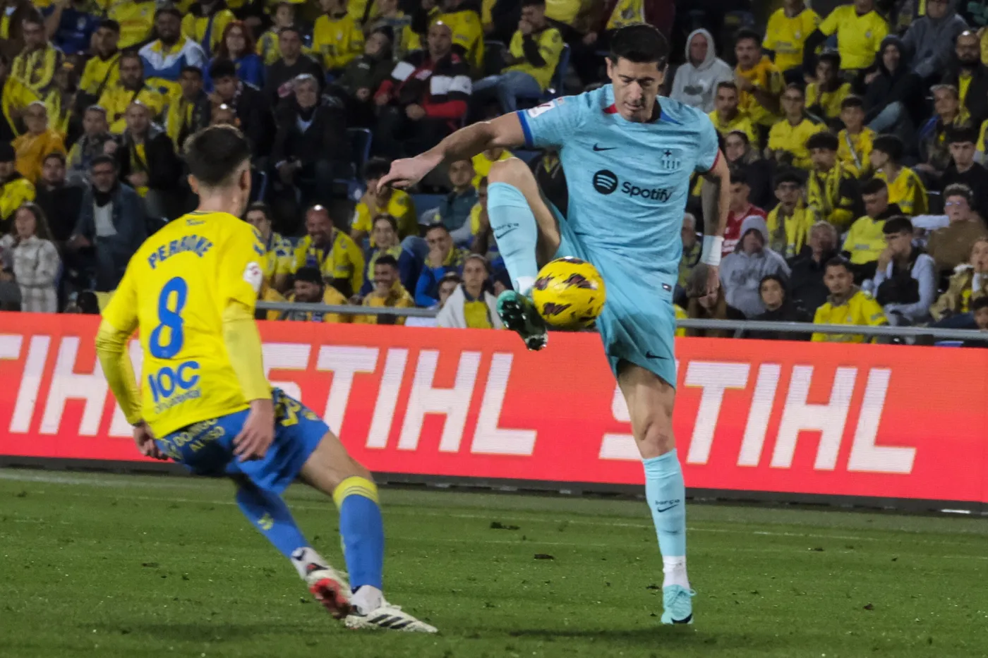 Lewandowski zaliczył przypadkowy udział przy strzelonym golu. Debiut Roque w Barcelonie [WIDEO]