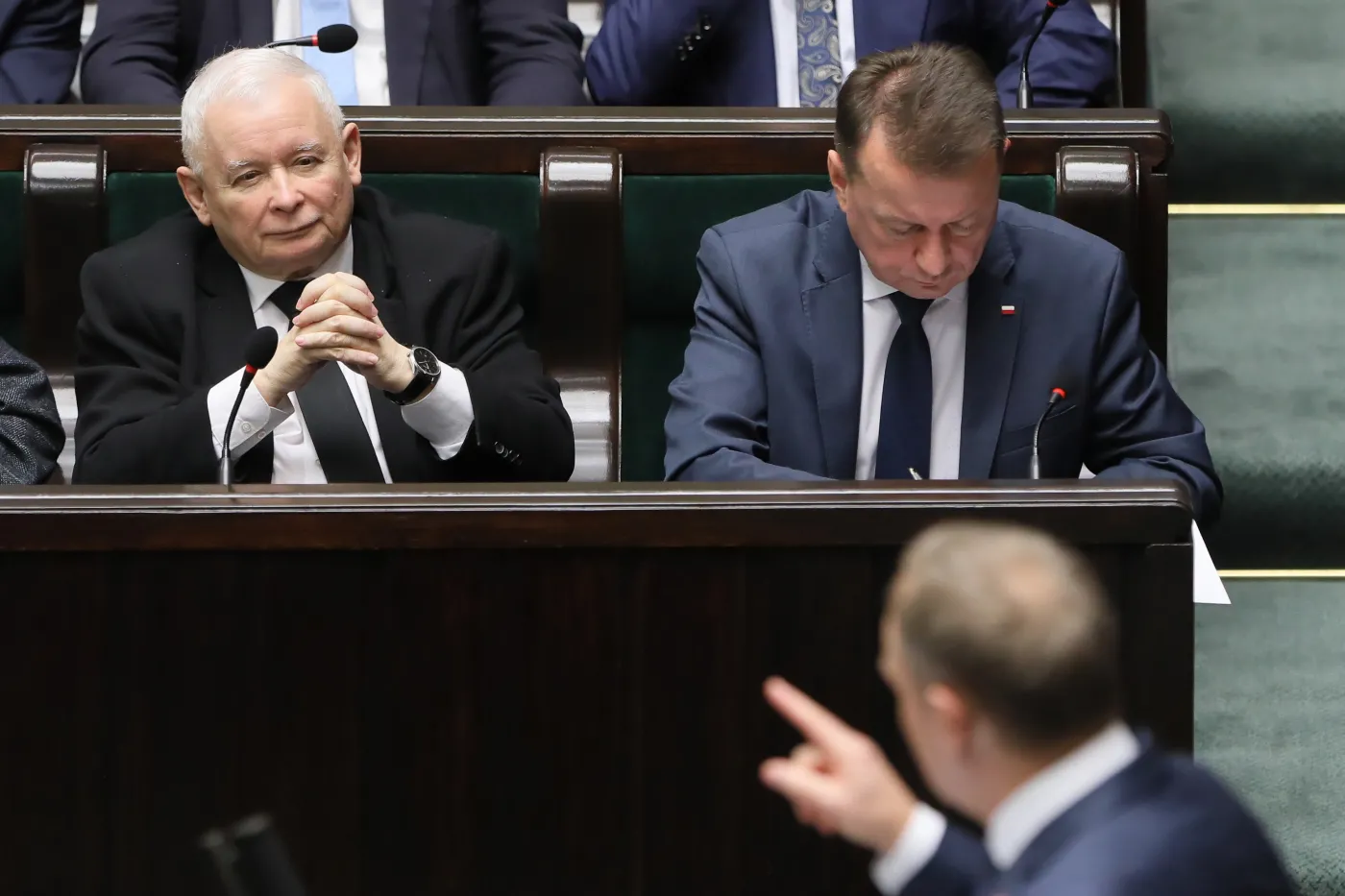 Tusk i Kaczyński jak dwa jelenie na rykowisku. Kto kogo "zaorze"? [FELIETON]