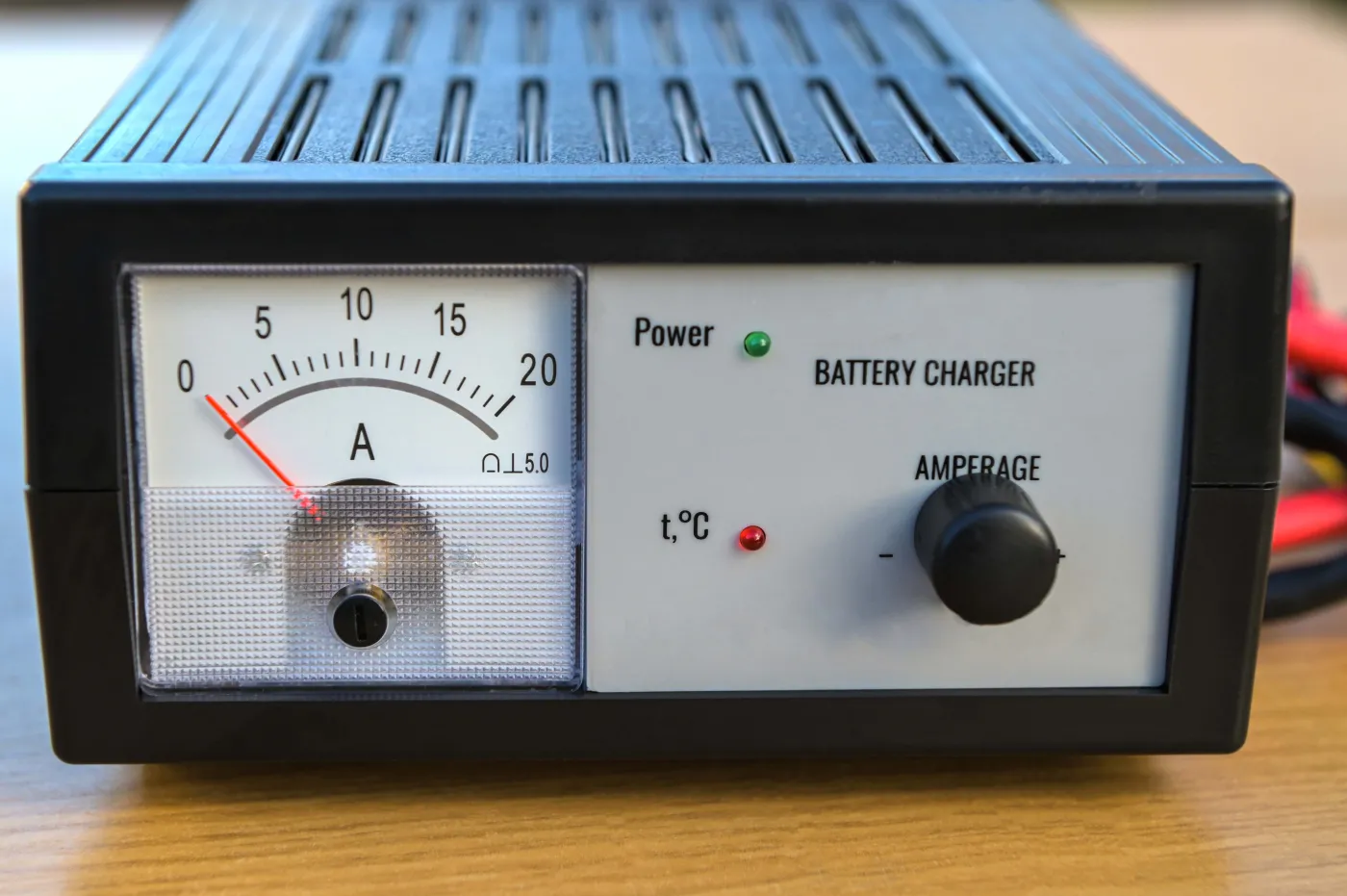 podstawowy-prostownik-do-ladowania-akumulatora-38055137.jpg