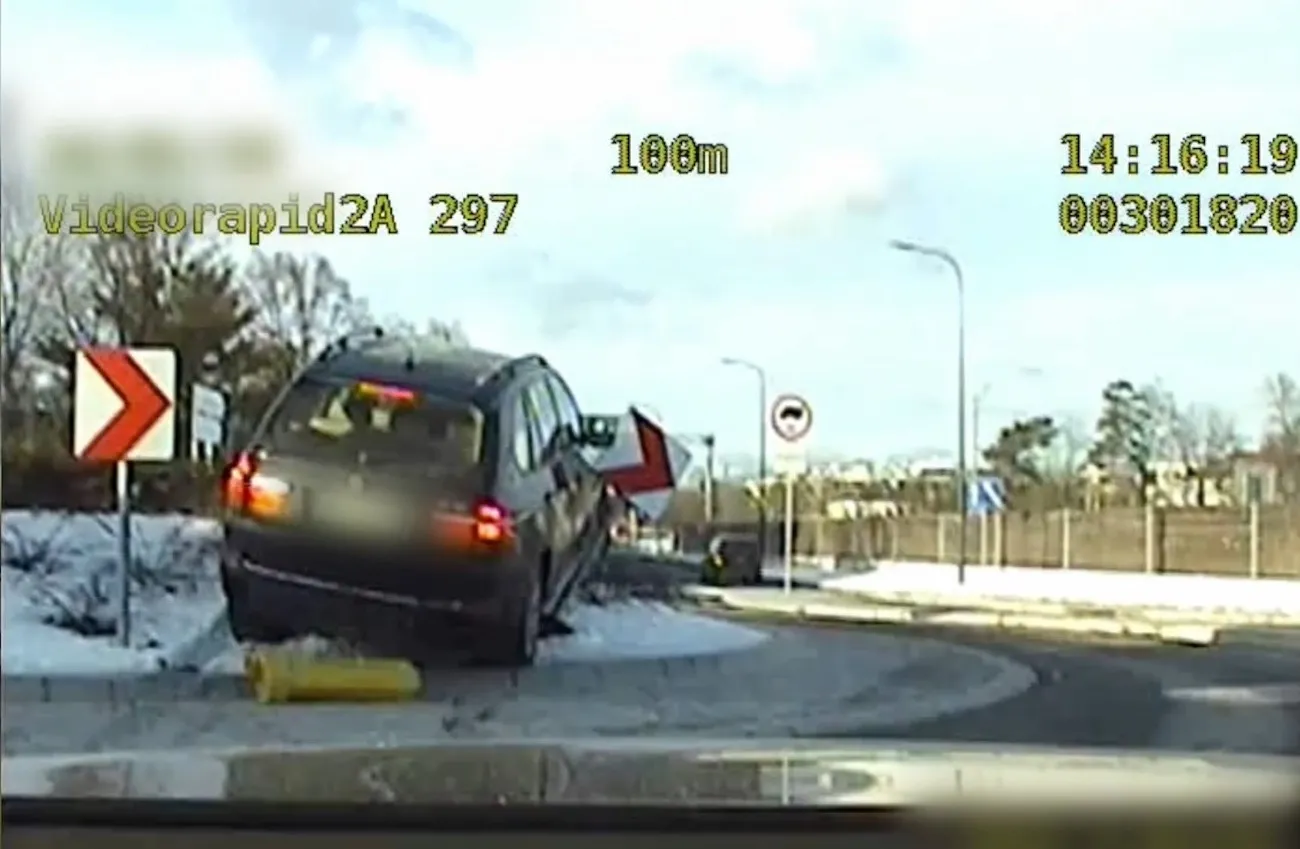 Pijany kierowca BMW. Skok przez rondo się nie udał [WIDEO]