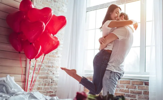 Ekspertka: Przytulanie i bliskość są konieczne dla rozwijania się miłości