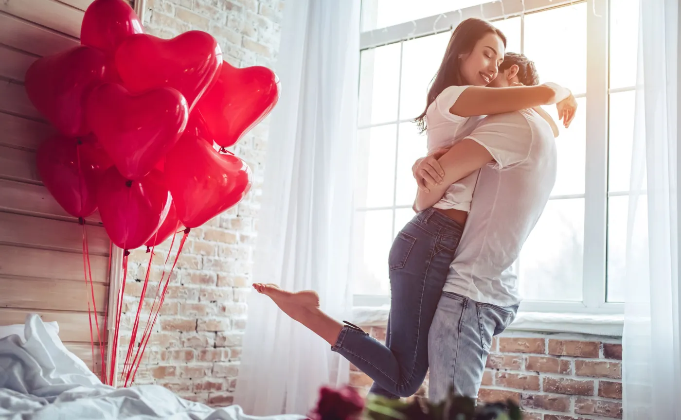 Miłość, walentynki, para się przytula, zakochani