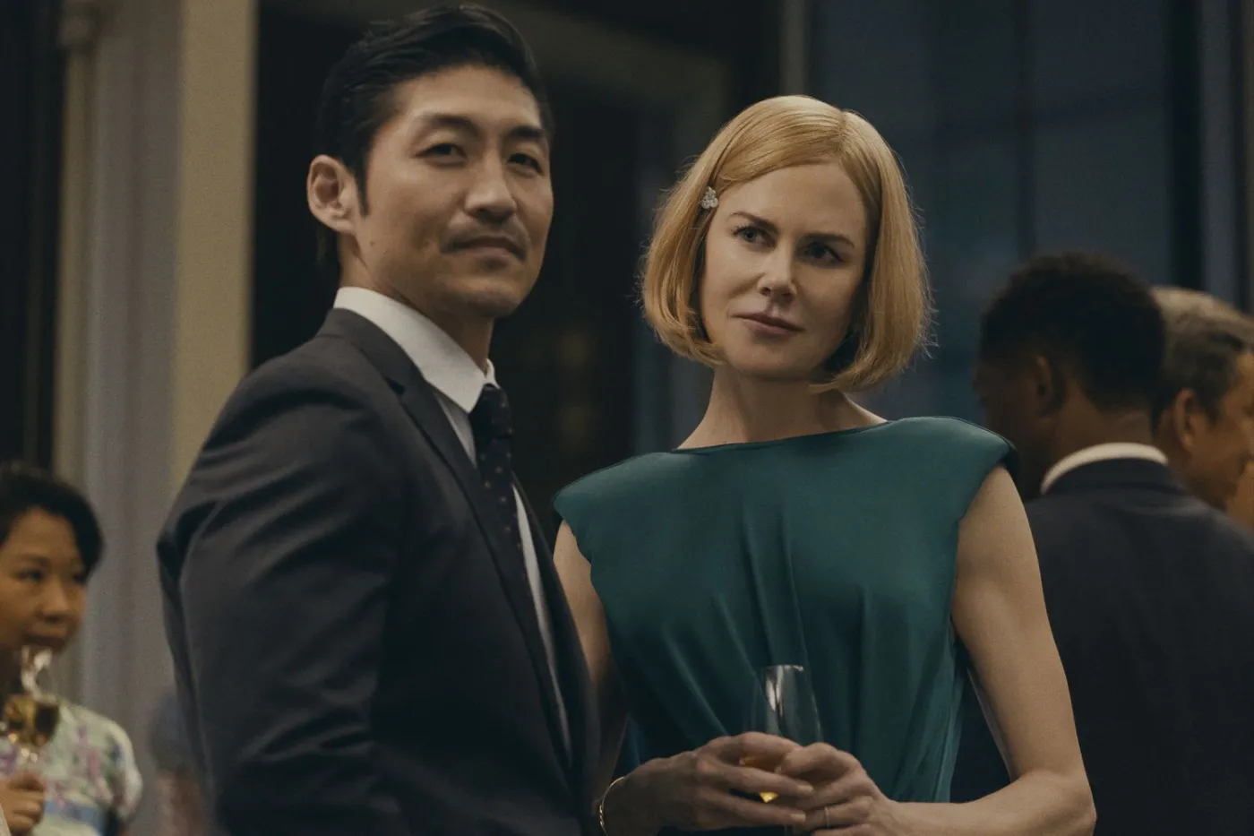 Brian Tee i Nicole Kidman w serialu "Ekspatki"